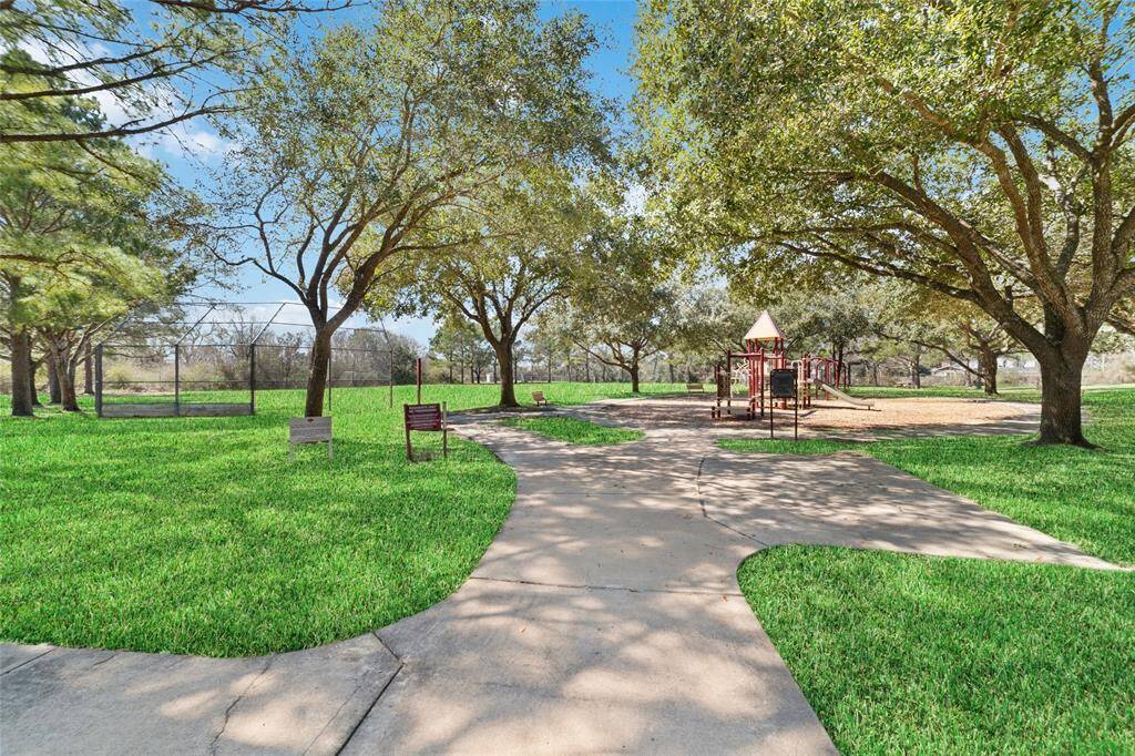 Neighborhood park right next to the cul de sac!