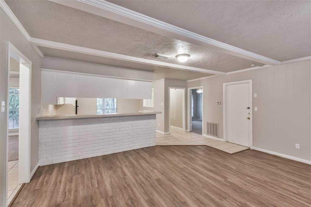 Great transition to Kitchen.