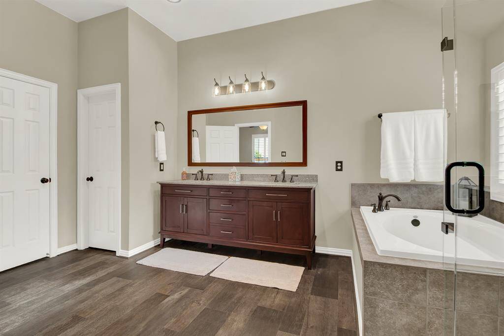 Another view of this great vanity!
