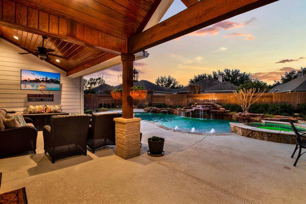 This backyard is just waiting for you to enjoy the sunsets.