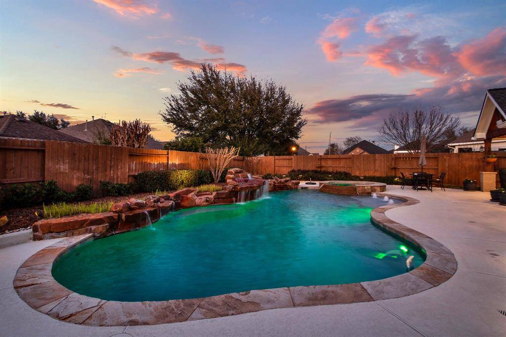 Another view of this picturesque sky that you could be enjoying.