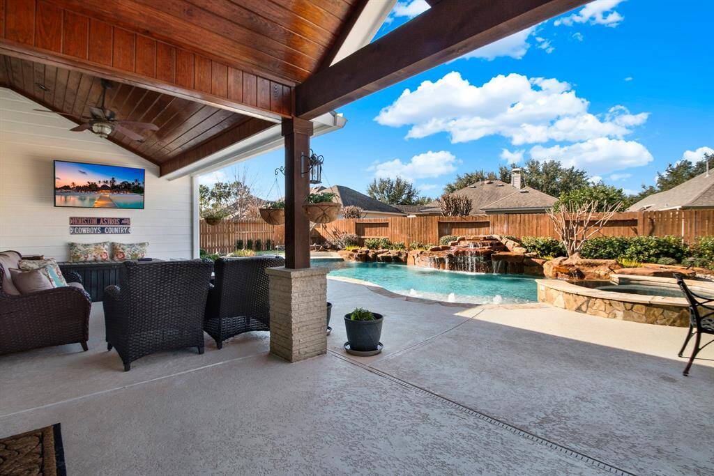 The patio also has room for an outdoor TV!