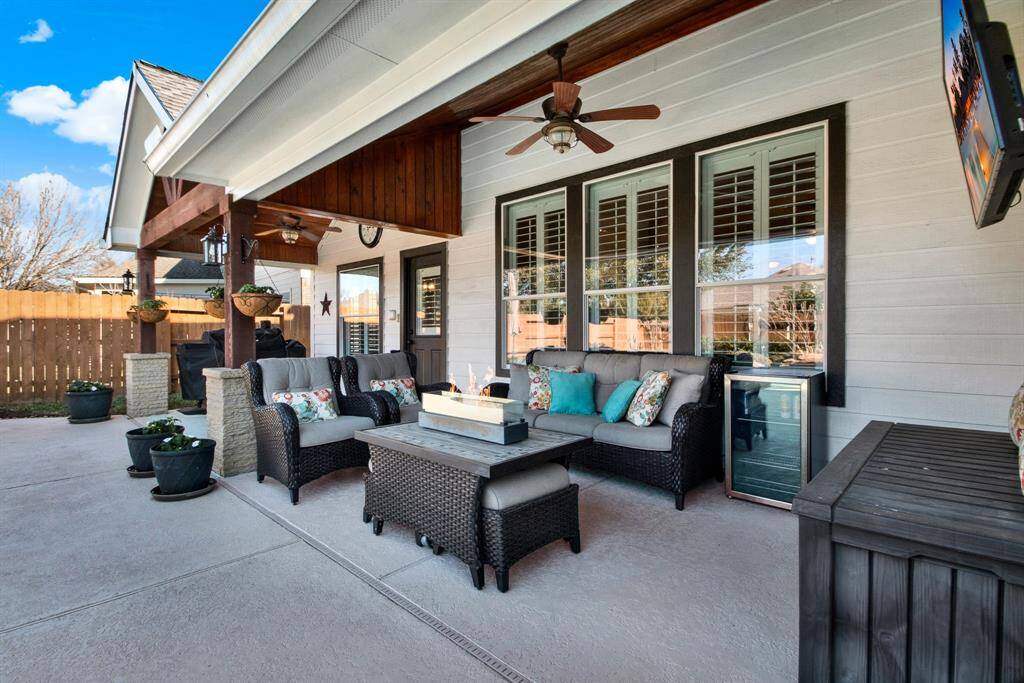 Another view of this great patio.