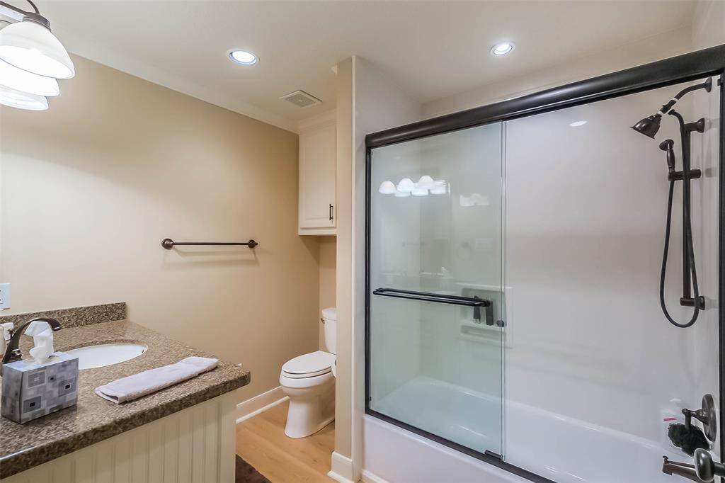 Upstairs quarters full bathroom.