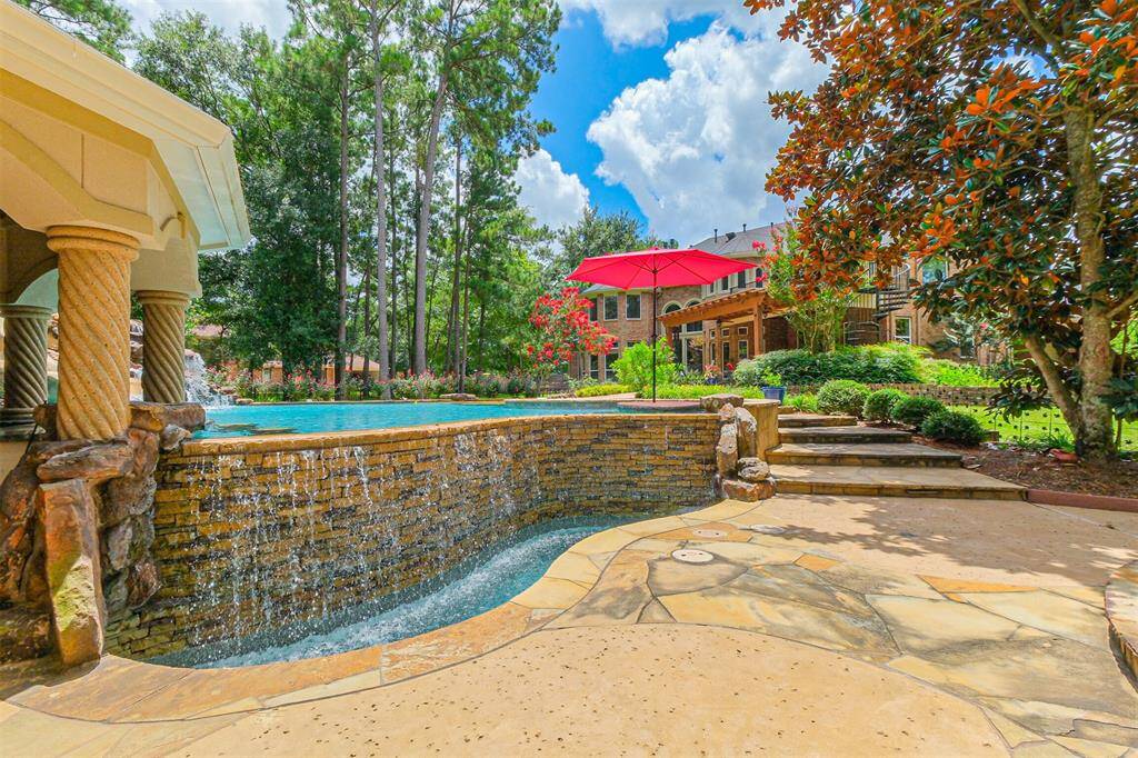 You’ll love hearing the waterfall on the reverse infinity edge while in the pavilion and firepit area.