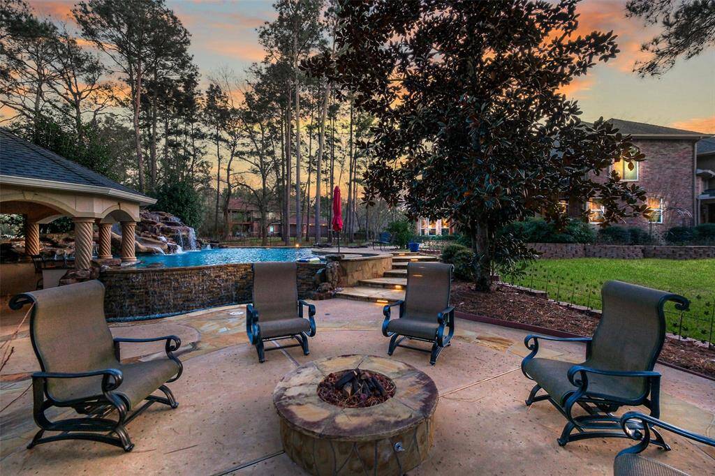 Every evening around your firepit is reminiscent of your favorite resort vacation–the sunset, the crackling fire, the sound of trickling water and the lighted stairway guiding you home.