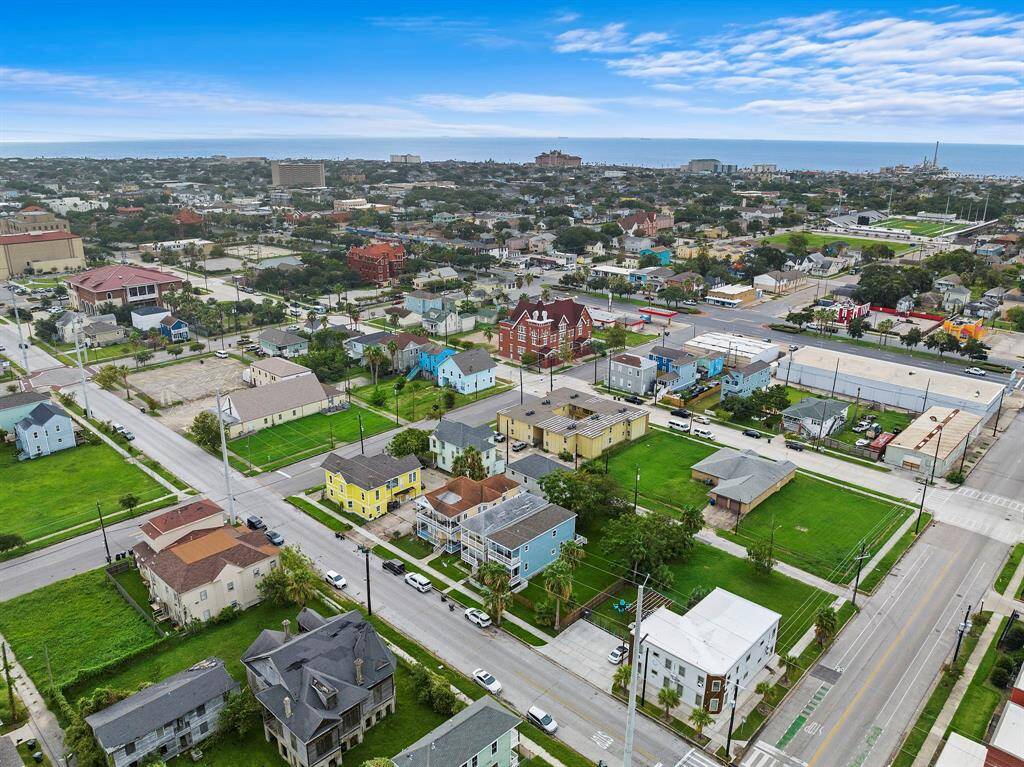 Walking distance to Galveston's Historical Strand