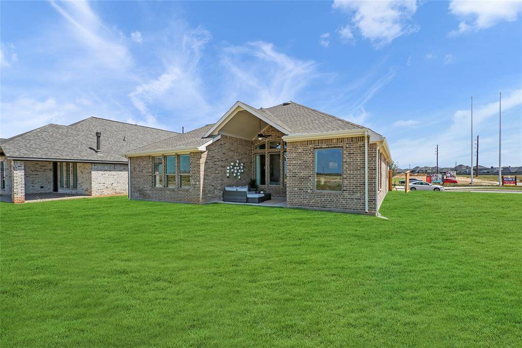 Photos are REPRESENTATIVE of the home /floor plan and are NOT of the actual home.  Selections, features, and room options may vary.  For more info., contact Chesmar Homes.