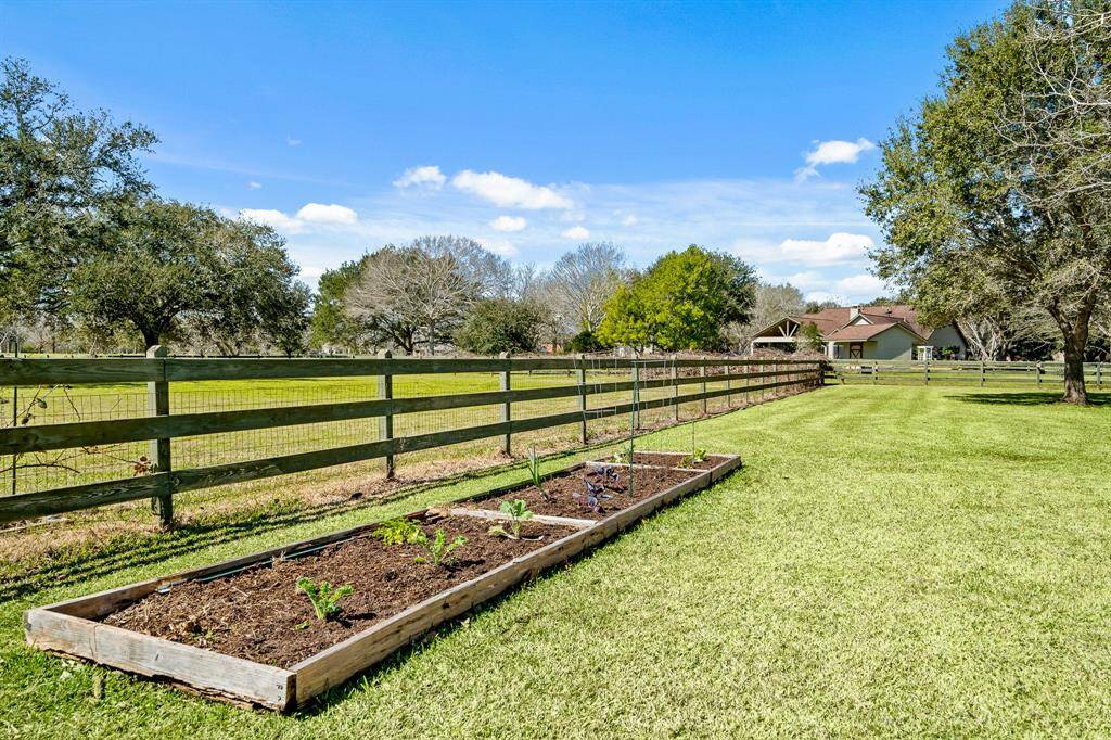 Try your hand at gardening with this raised bed. Whether you want to grow veggies, herbs, or roses, time will always be well spent playing in the dirt.