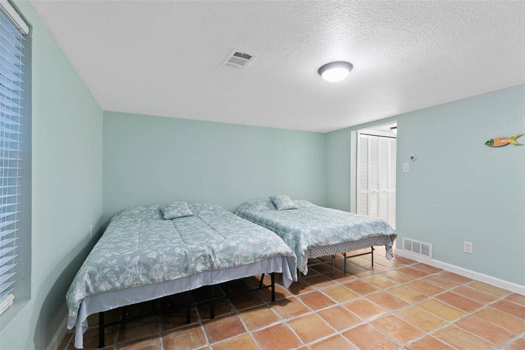 Large secondary bedrooms