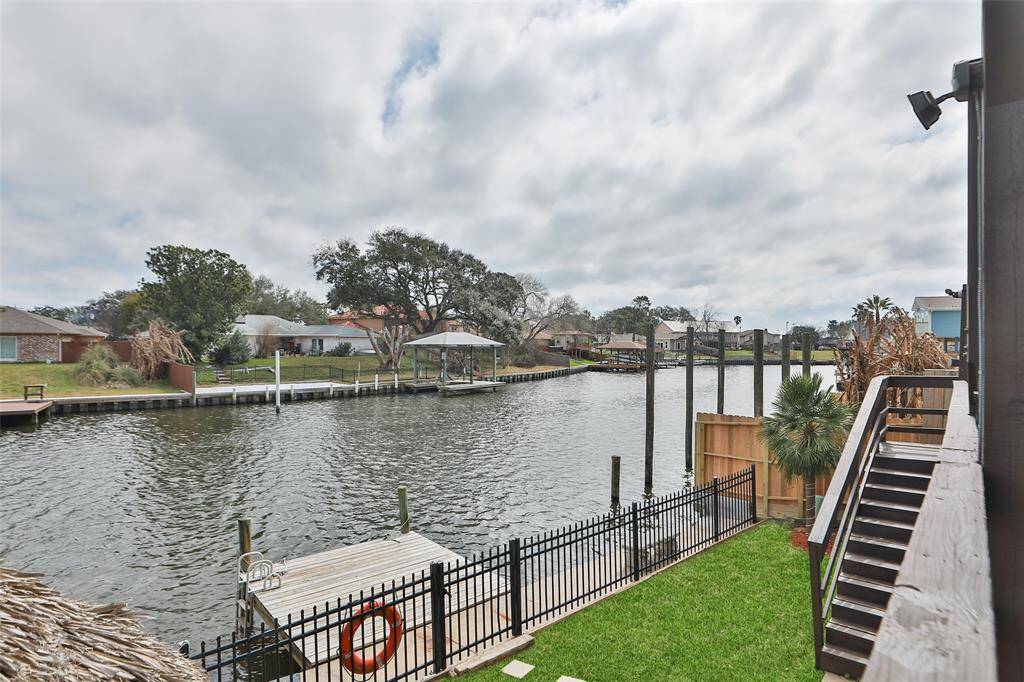 Enjoy fishing, kayaking, paddle boarding in your backyard! Lake also provides access to Galveston bay,