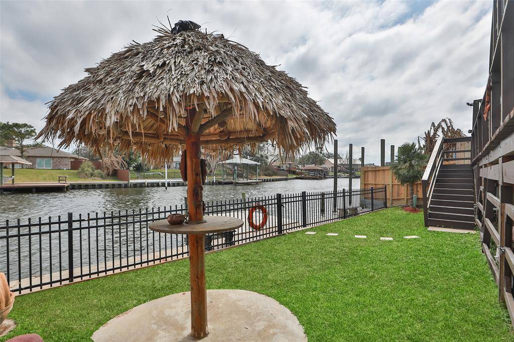 Tiki Hut by the water!