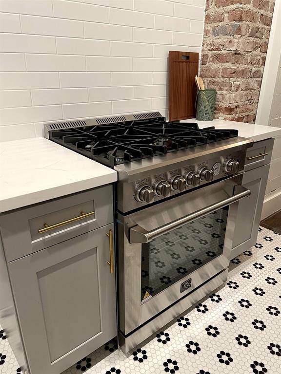 Enjoy cooking meals on the six burner gas stove!