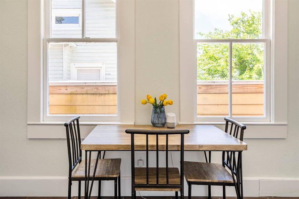 Dining room.