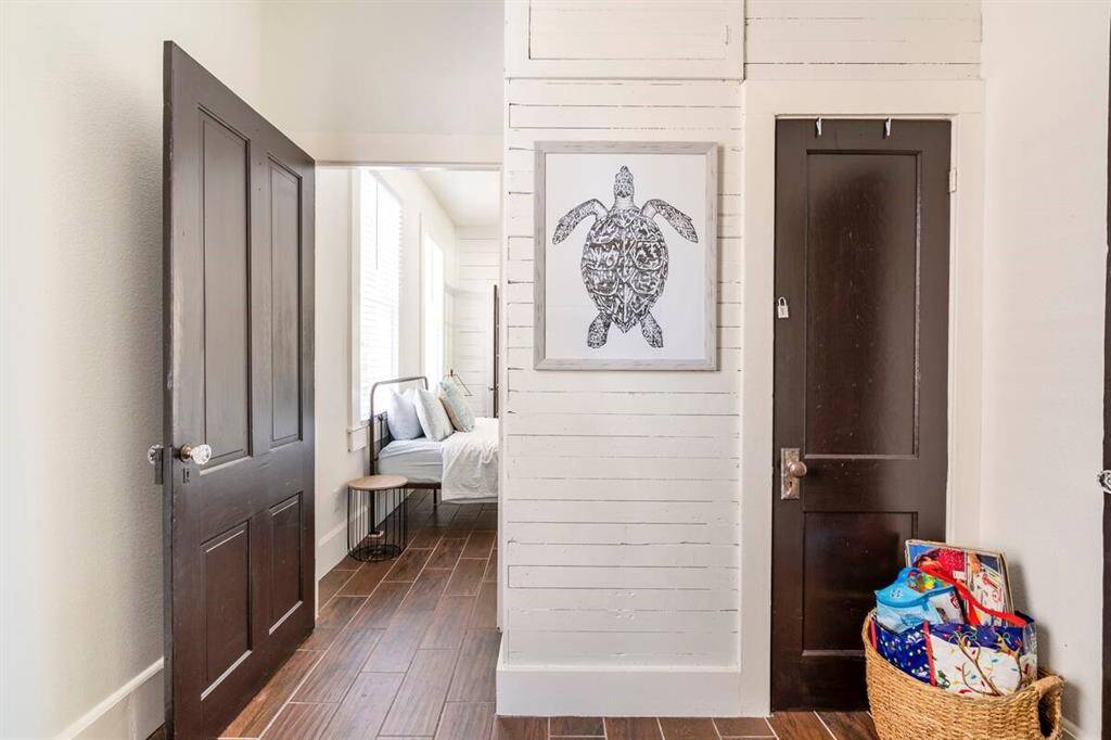 The bedrooms have a door between them which can be utilized or locked.
