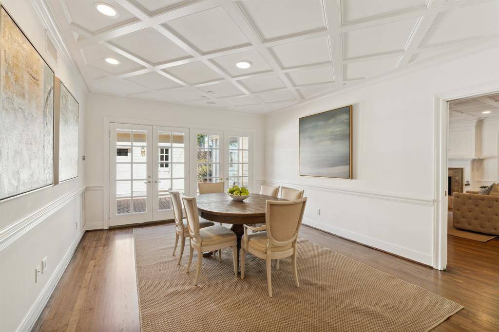 The highlights of the breakfast room [16' x 12'] include the French doors leading to the outdoor terrace, back and side yards. This central space, facing north, connects to the den/library, main hallway, kitchen and mud room.