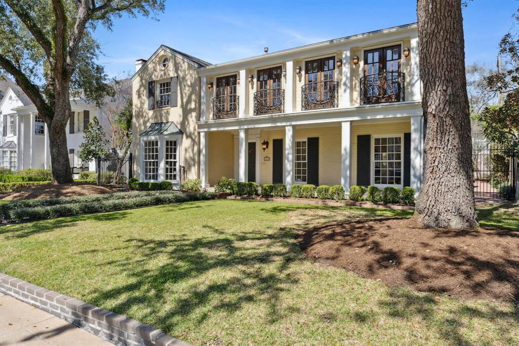 Framed by two mature, sprawling oak trees, this lovely home was exquistely expanded in 2005*. The original facade included a sleeping porch upstairs, directly above the first level porch. Residents belong to River Oaks Property Owners' Association and benefit from a 24/7 private security patrol and other amenities.