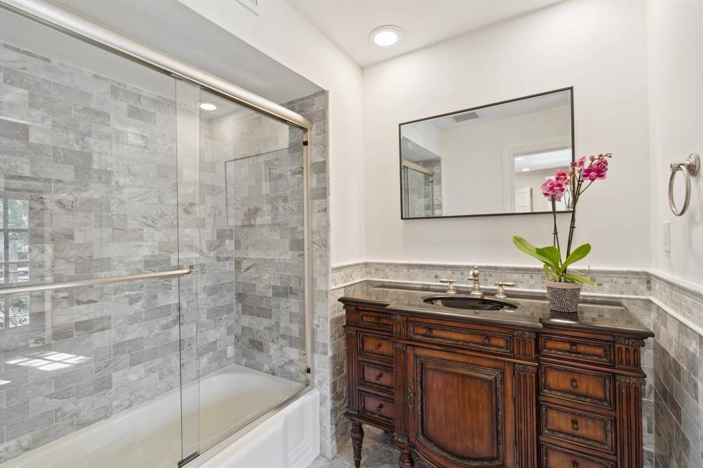 Magnificent marble finishes are found in this cheerful ensuite full bathroom [8' x 6']. Connected to the second bedroom, there are new* LED flush mount lights plus a new framed mirror. *January and February, respectively, per Seller