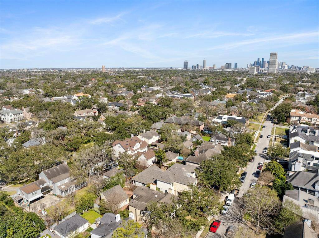 The 3600 block of Overbrook Lane is located in River Oaks, one of Houston's most premier and scenic neighborhoods. River Oaks is less than five miles to downtown Houston and is approximately seven miles to the world renown Texas Medical Center, Houston's #1 Employer.