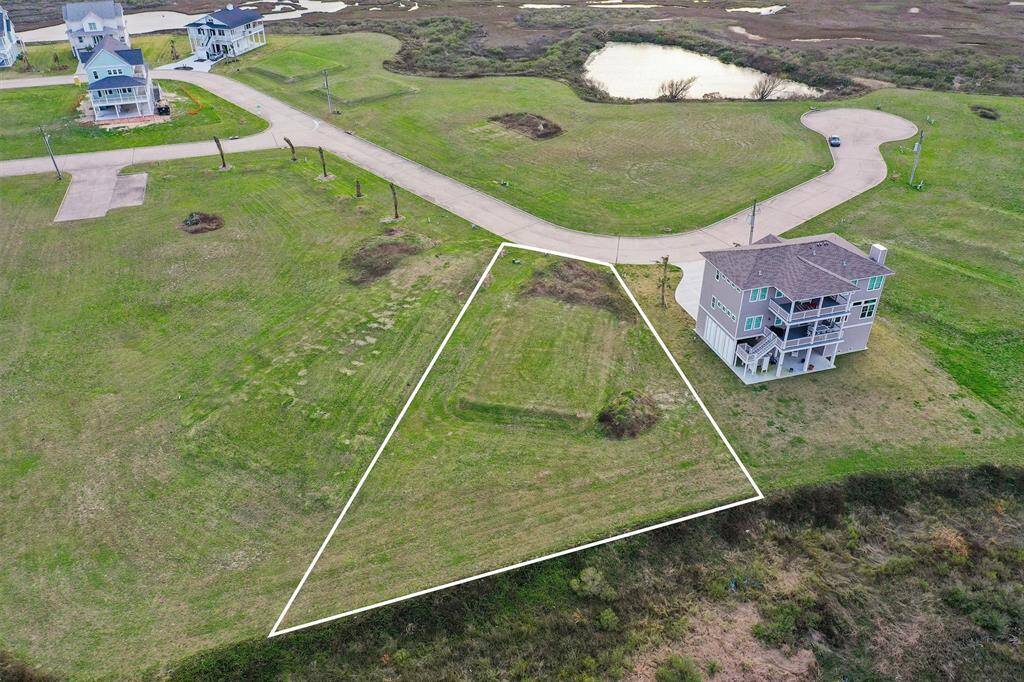 *Lot lines are estimates. Refer to survey or plat.