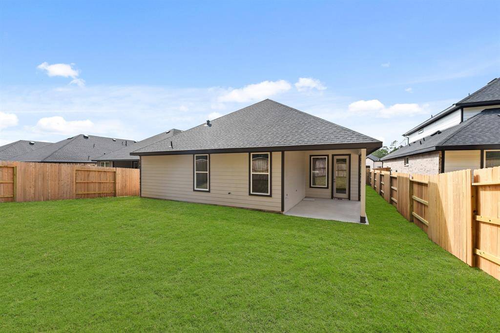 Lovely Backyard with Great Covered Patio!