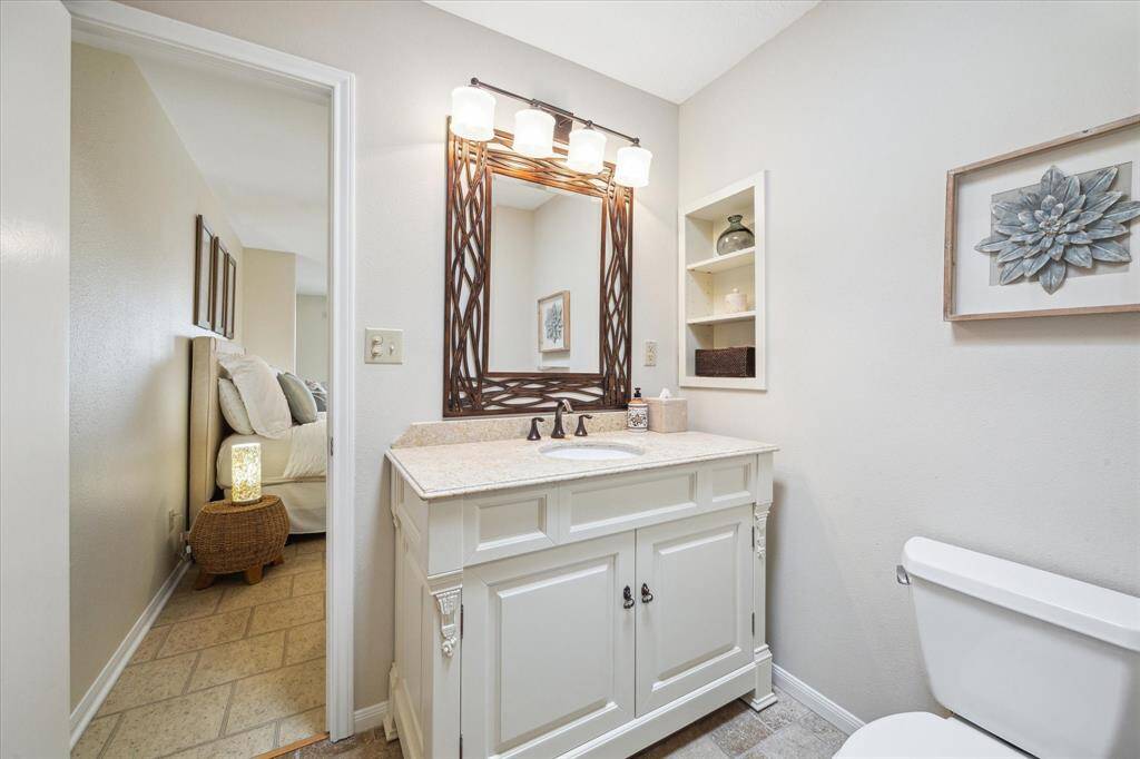 Partial photo of the en suite bathroom.