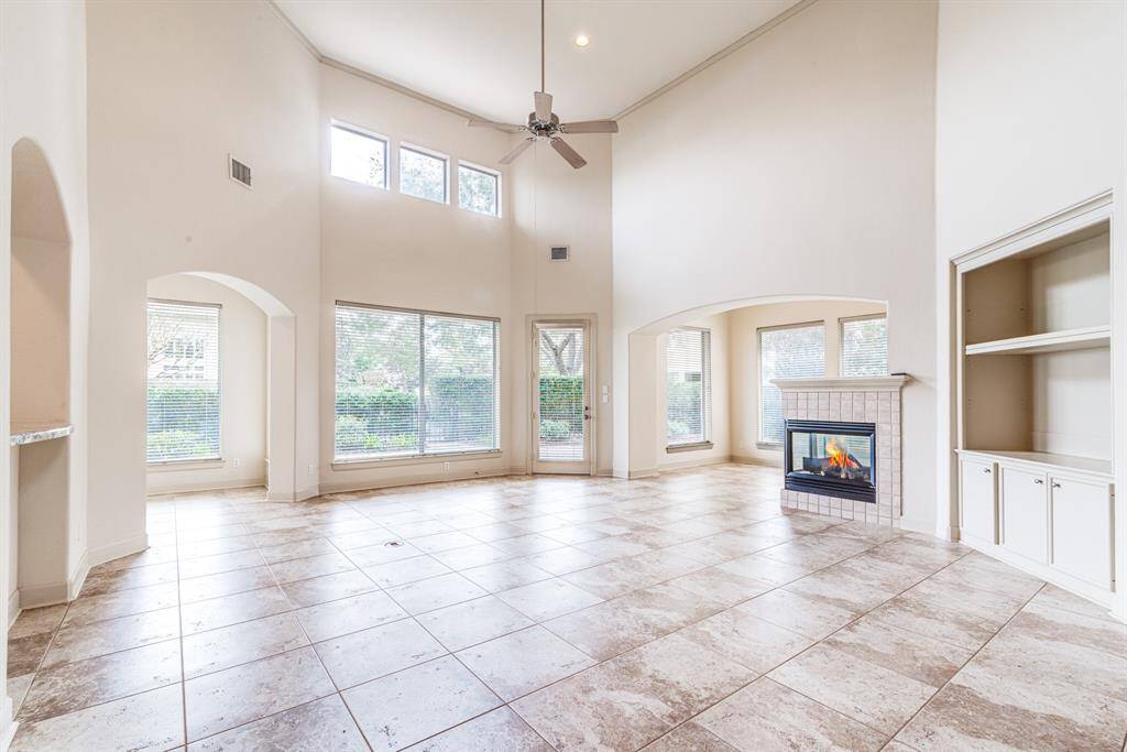 Great natural light and 18' ceiling. This move in ready home is a blank canvas to accommodate your personal taste and touches.