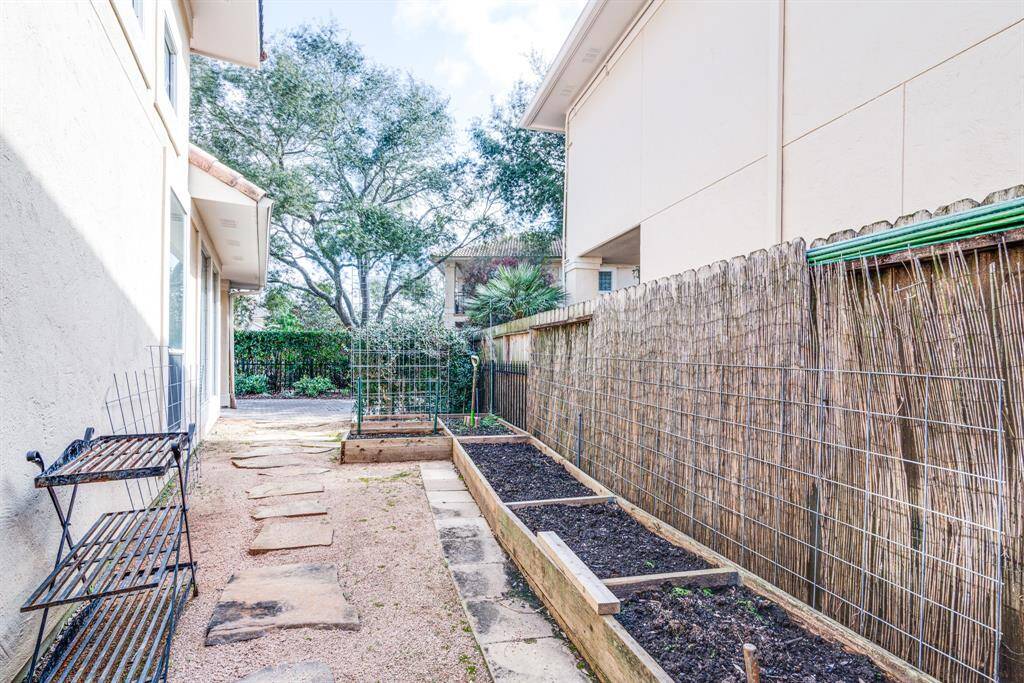 Grow your own vegetables! Planters are ready for your green thumb in this side yard.