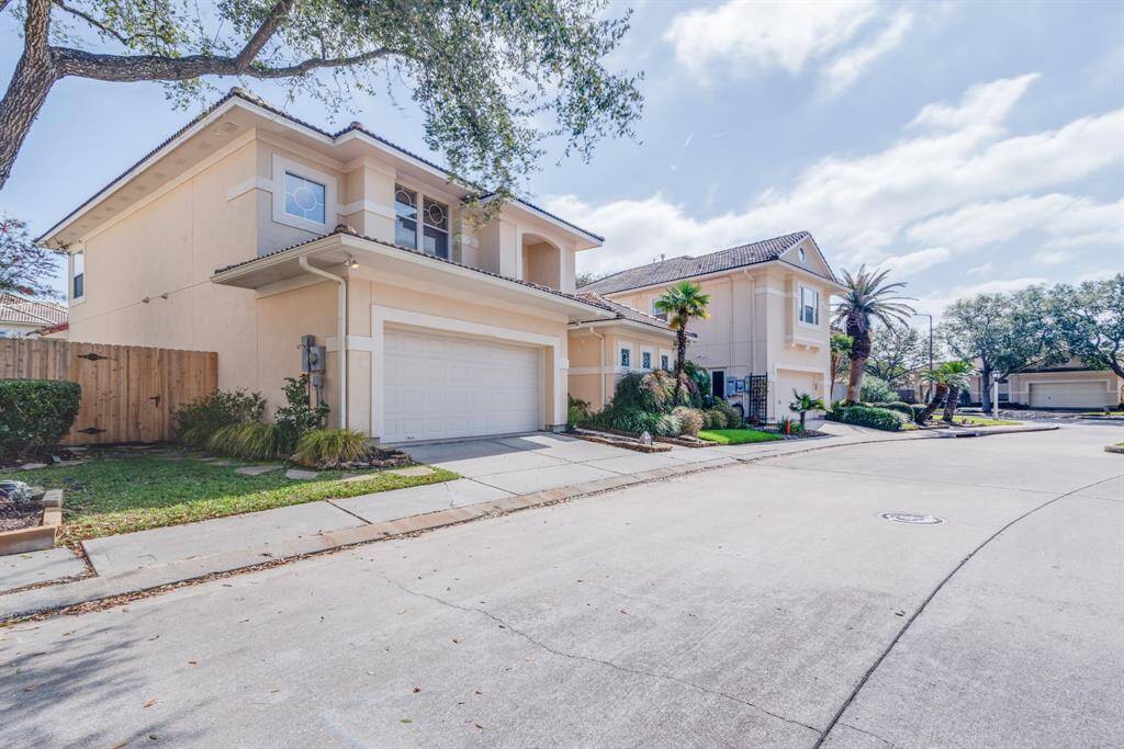 This desirable neighborhood by the water has so much to offer with 24 hour manned gate and community pool.