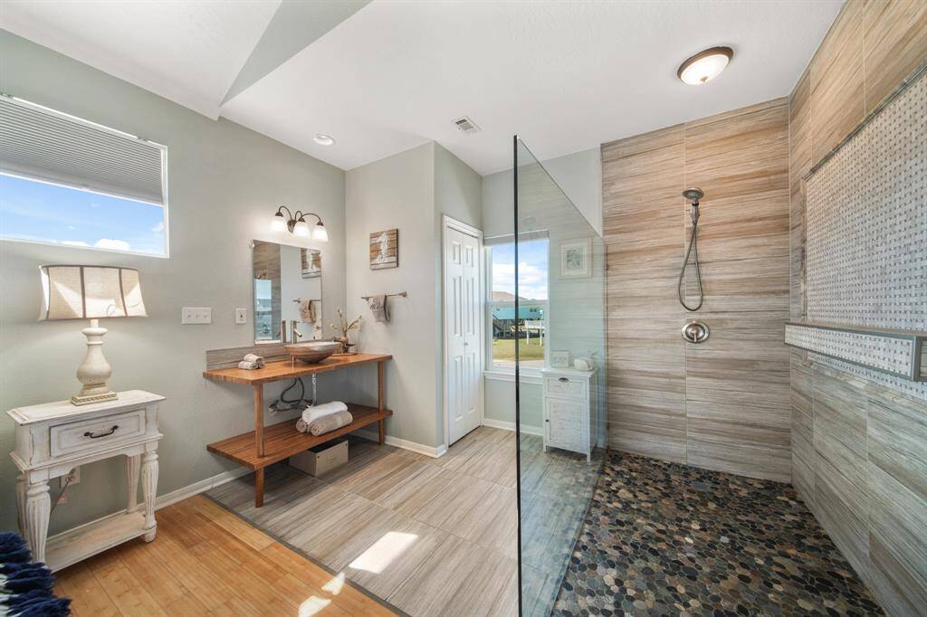 Granite countertops, stainless steel appliances, and a breakfast bar- perfect for hosting family and friends