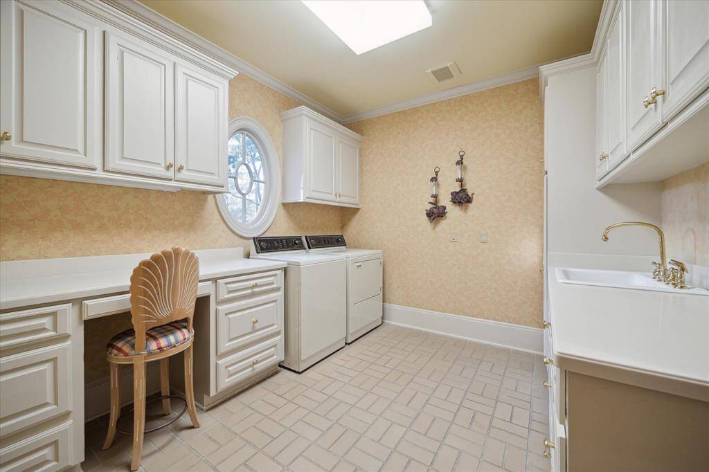 The second-floor offers a floor plan that can be tailored to suit any lifestyle.