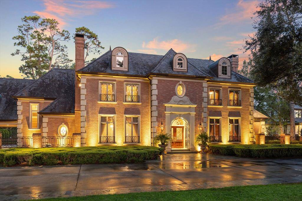 This is an extraordinary opportunity to own a one-of-a-kind estate in one of Houston’s most coveted neighborhoods.