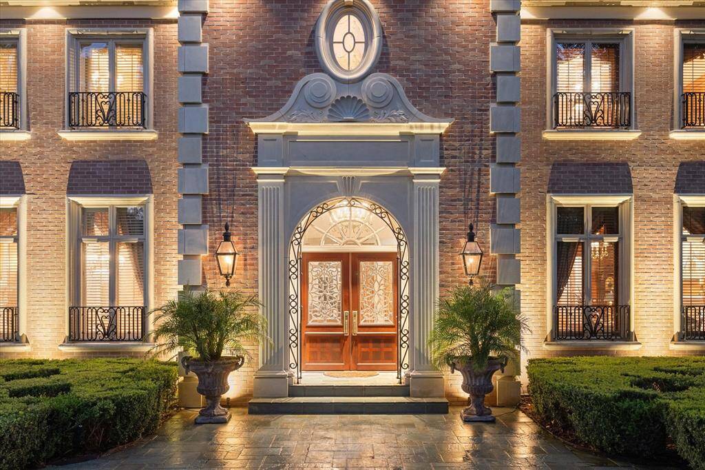A grand foyer with soaring ceilings greets your guests,