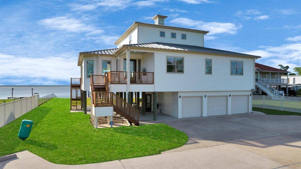 Welcome to 438 S Burnett Dr.