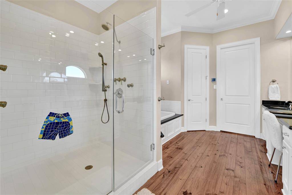 Huge walk in shower