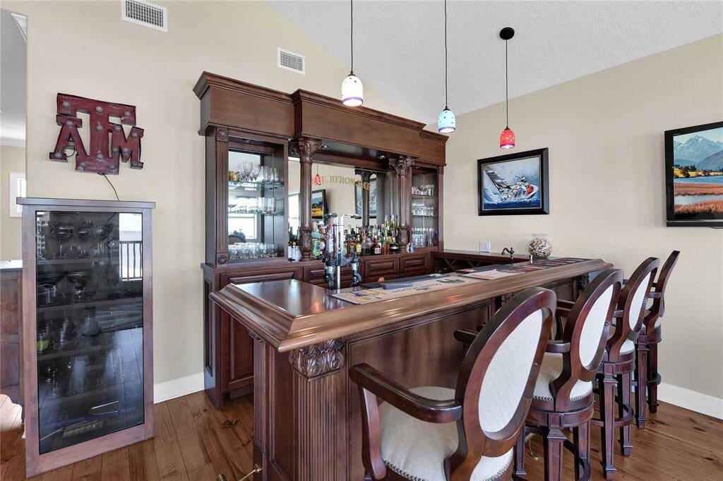 Welcome to Bay Heron bar!