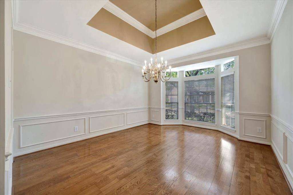 Dining room perfect for large gatherings and overlooks the front yard.