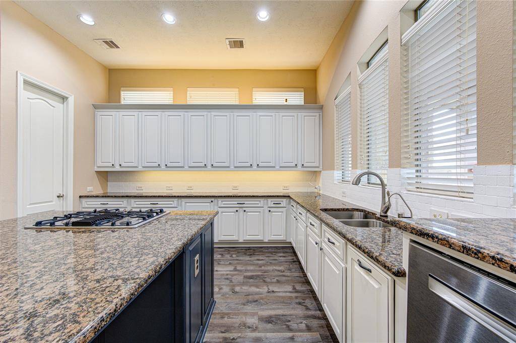 The dark blue island is a great focal point in this beautiful kitchen