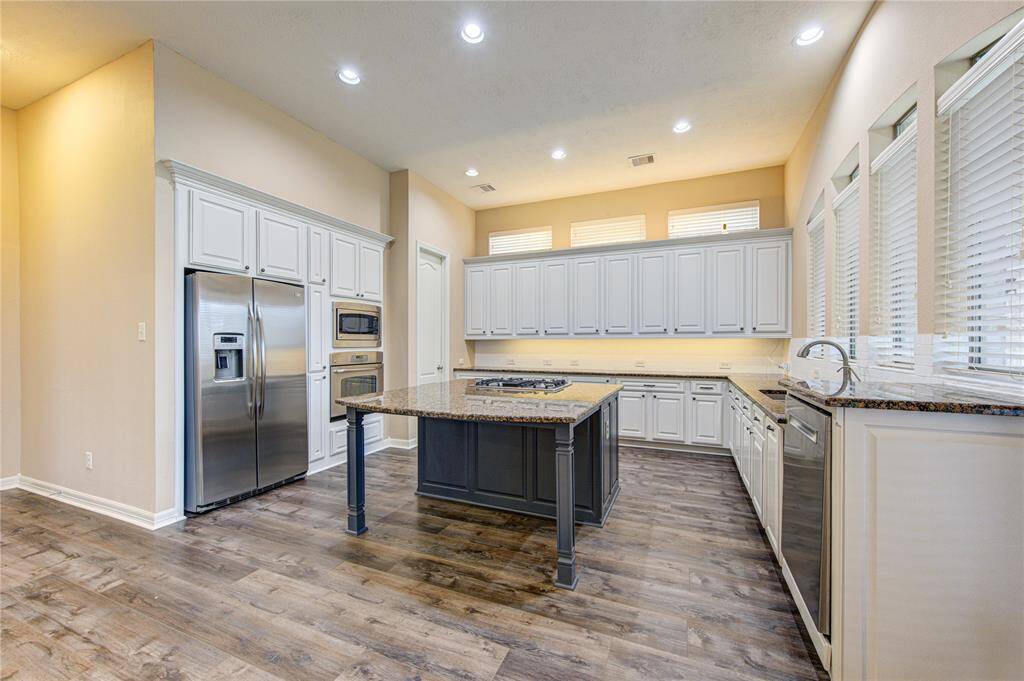 This kitchen is a cooks dream. Large island with gas cooktop. Double ovens and tons of counterspace.