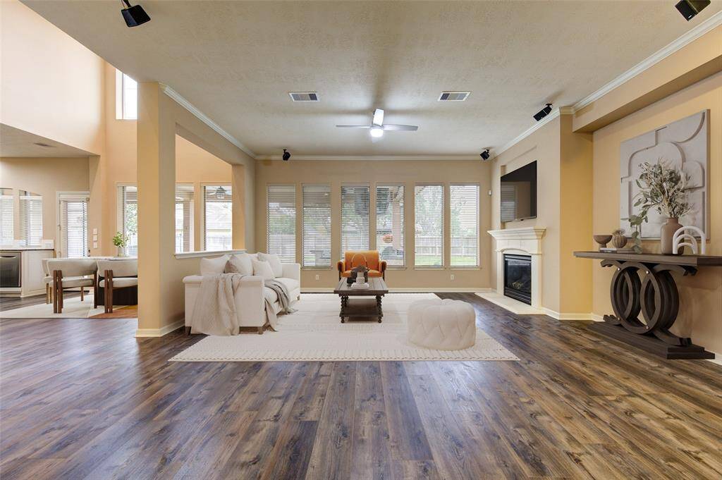 Virtual StagingLarge open living space