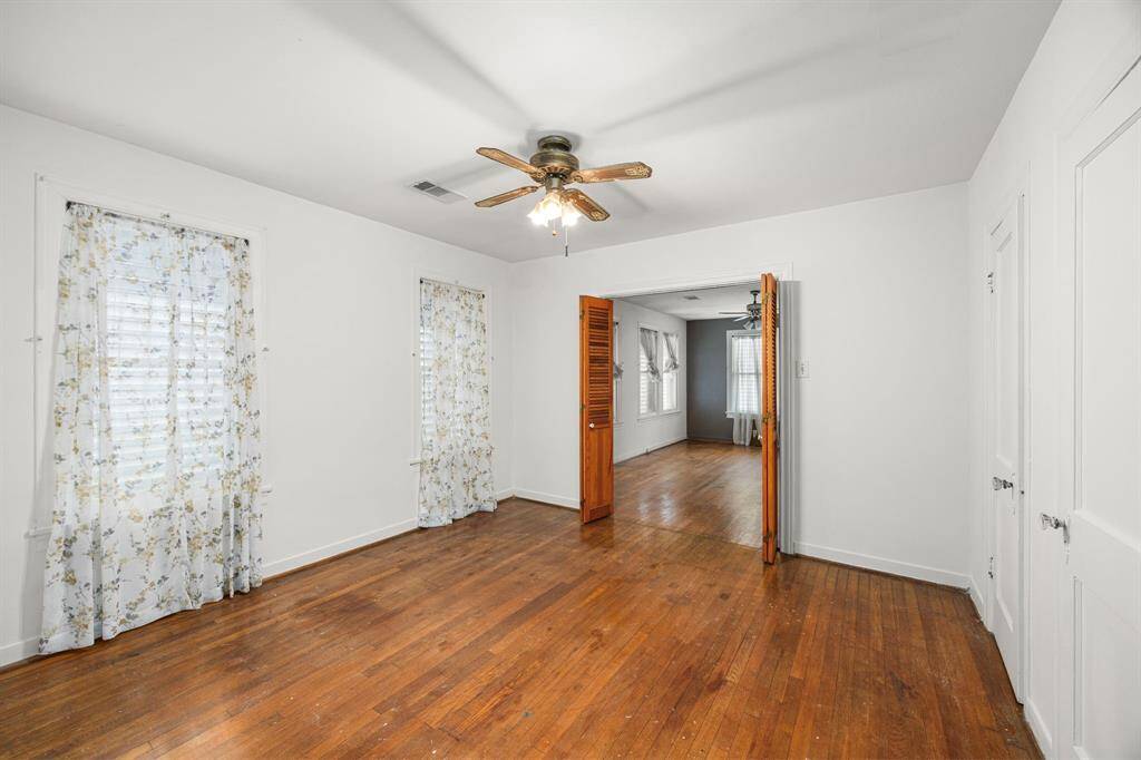 You can also access the middle bedroom through the rear bedroom.