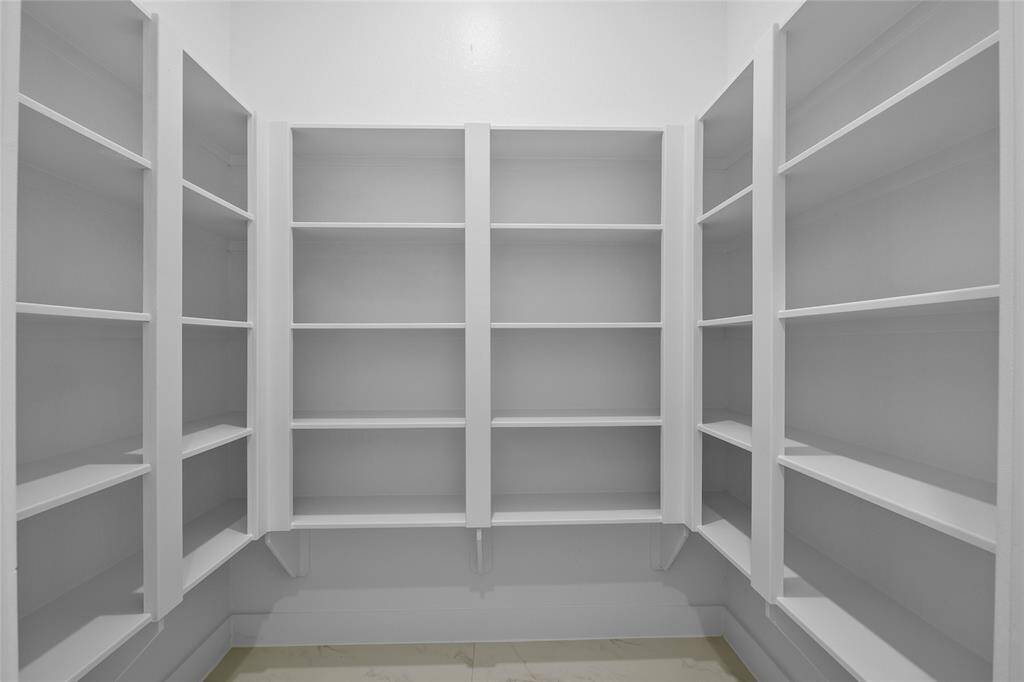WALKIN PANTRY