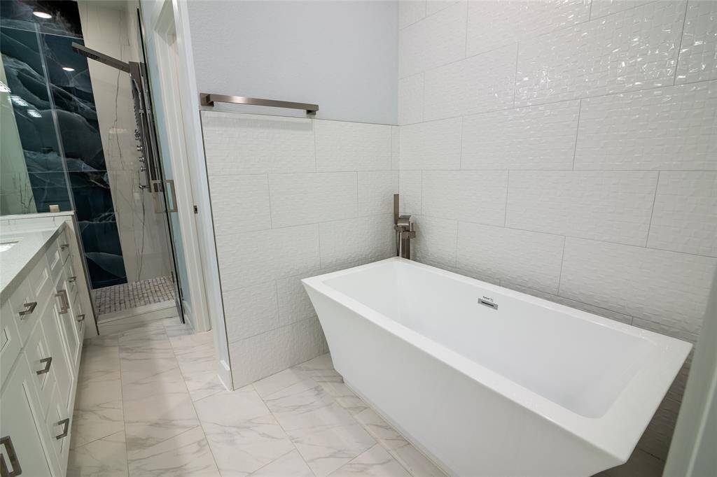 PRIMARY BATHROOM-2