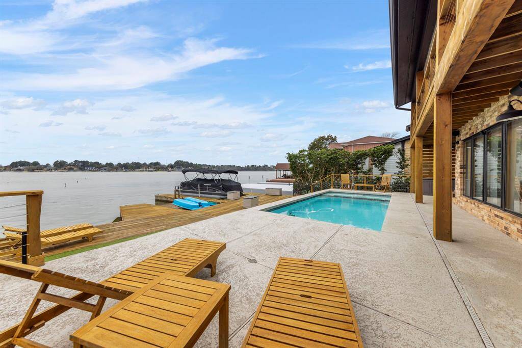 A spacious sunning deck, perfect for lounging and soaking up the Texas sunshine!