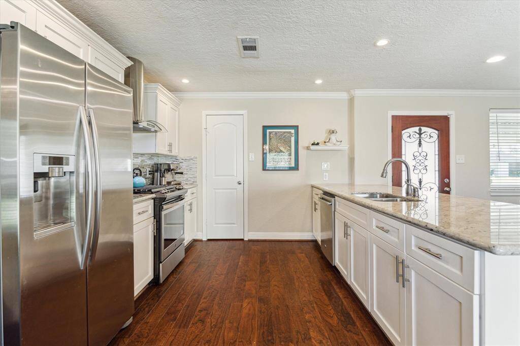 The kitchen is designed for maximum functionality, ensuring that everything you need is within reach. Its efficient layout allows for multiple cooks working together without feeling crowded.