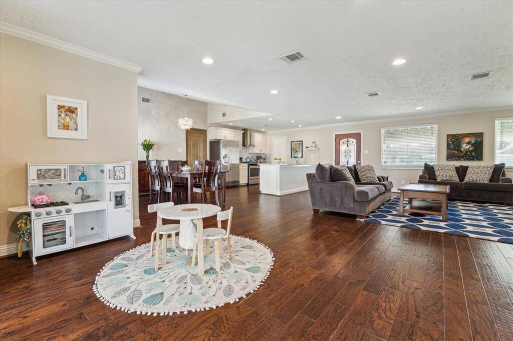The harmonious flow of this home enhances the sense of togetherness. The open design encourages a social atmosphere, making it perfect for hosting gatherings, family time, or casual daily living.