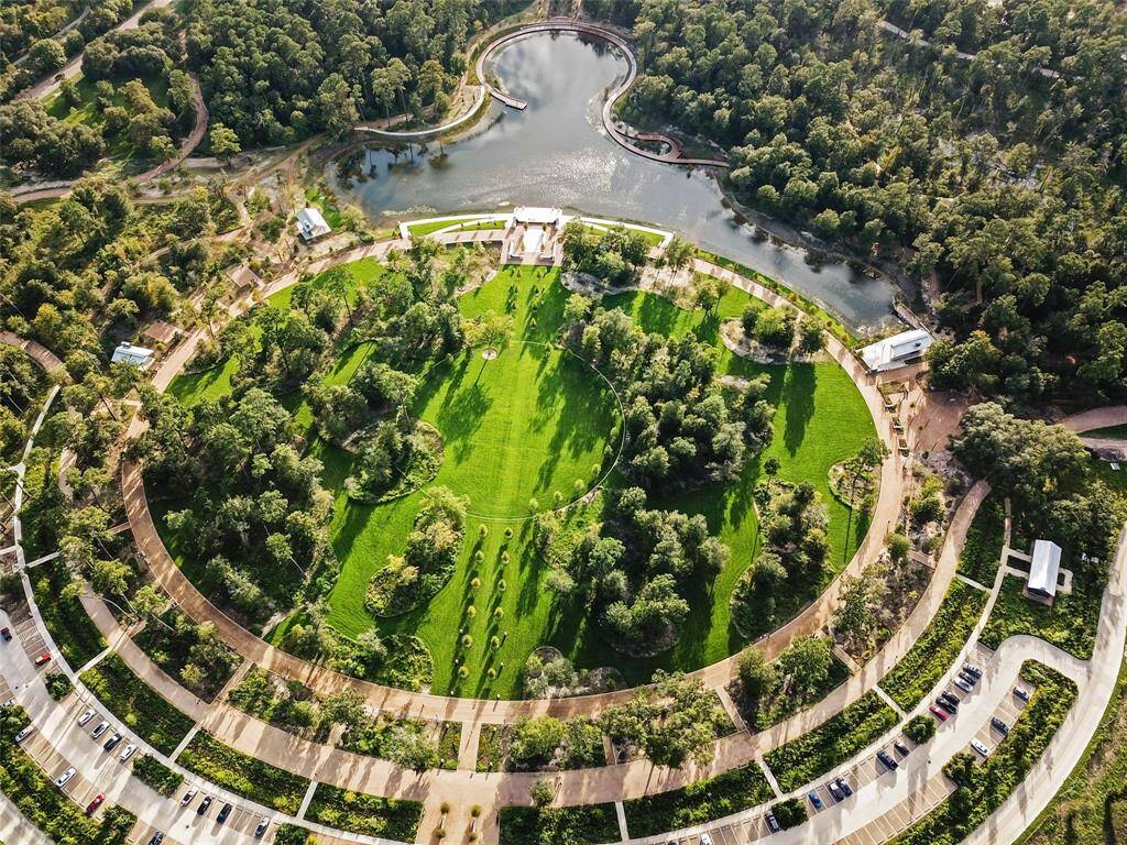 and Memorial park within short drive