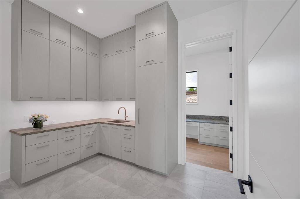 The shower and tub window will be treated per the buyer for reduced outdoor visibility. This combination offers light, very clean lines and a huge space.
