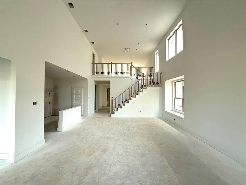 Natural light glistens through every inch of this stunner!
