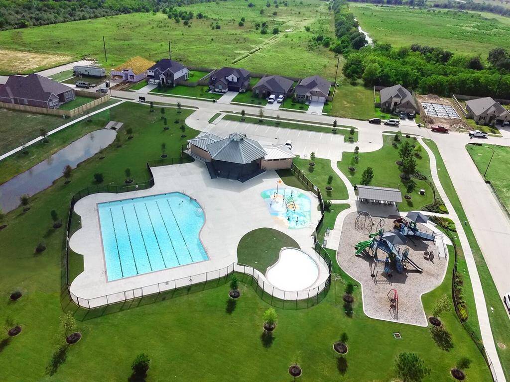 Katy Lakes Amenities